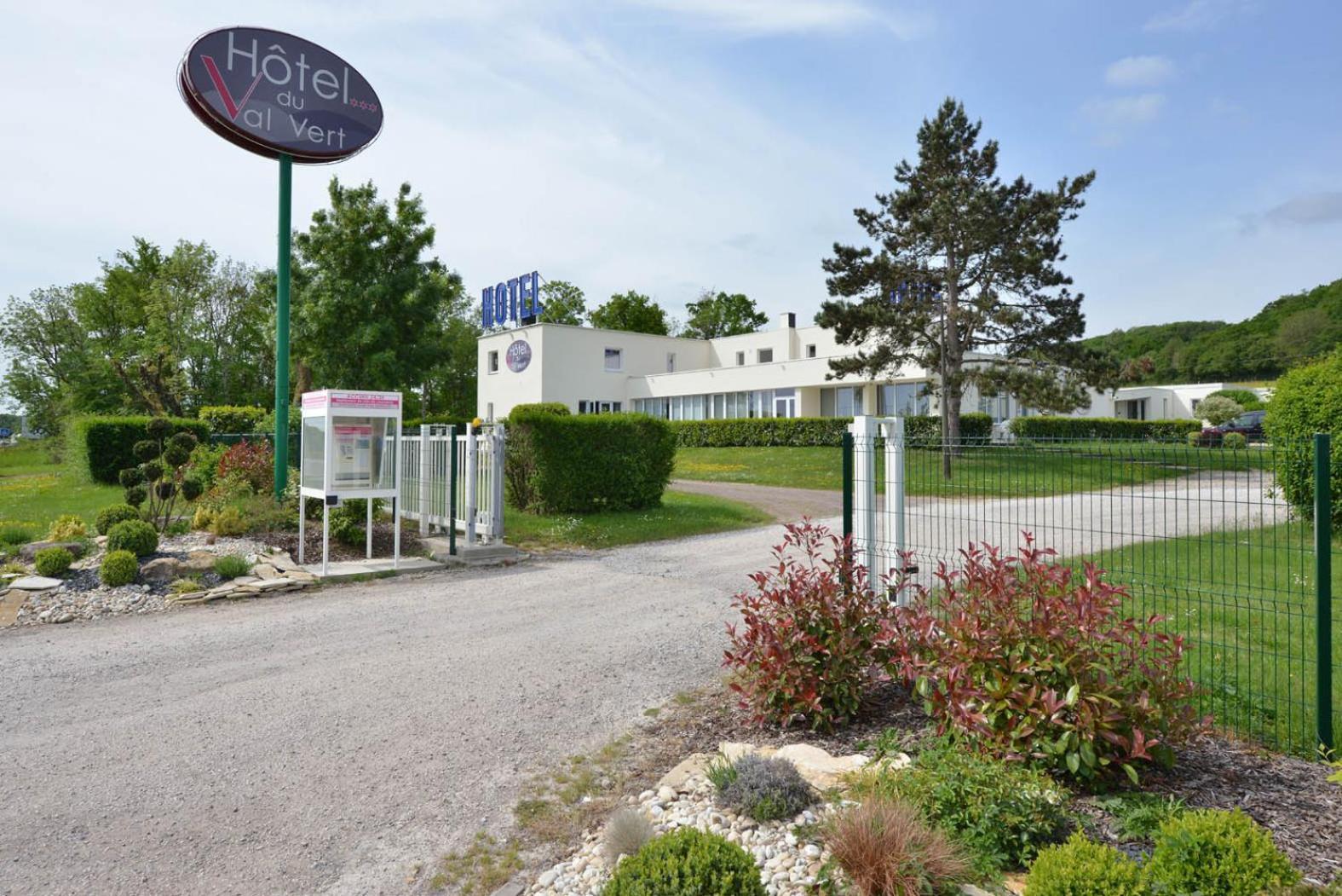 Hotel Du Val Vert Пуйи-ан-Оксоа Екстериор снимка