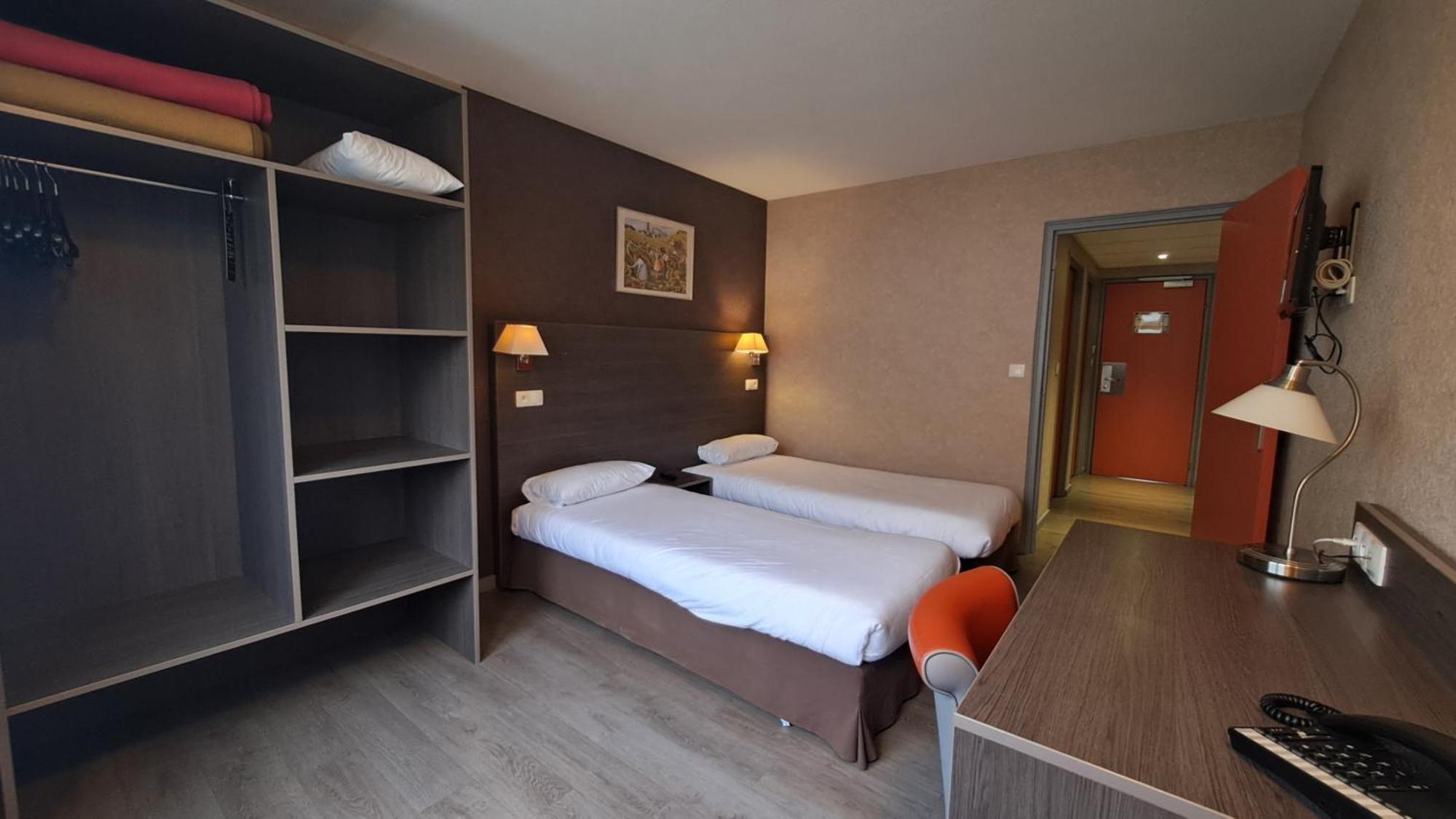 Hotel Du Val Vert Пуйи-ан-Оксоа Екстериор снимка