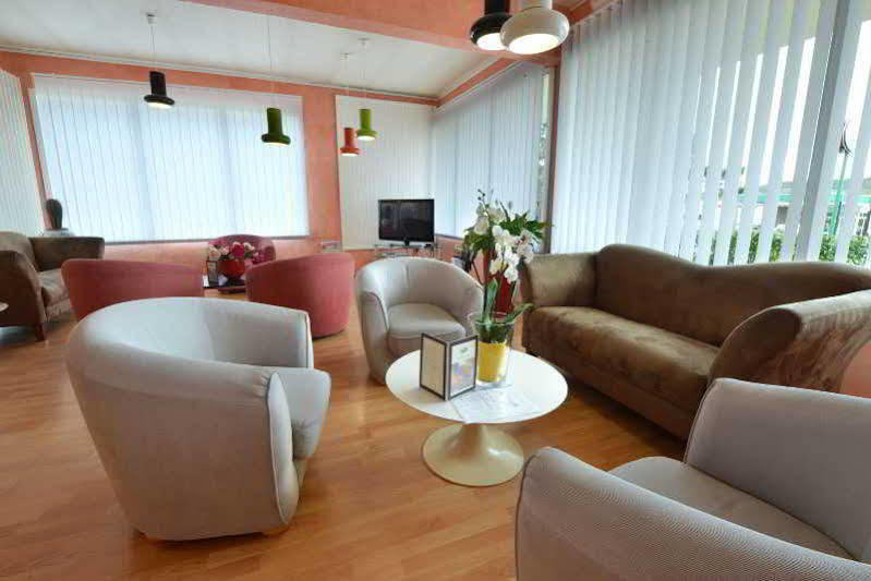 Hotel Du Val Vert Пуйи-ан-Оксоа Екстериор снимка